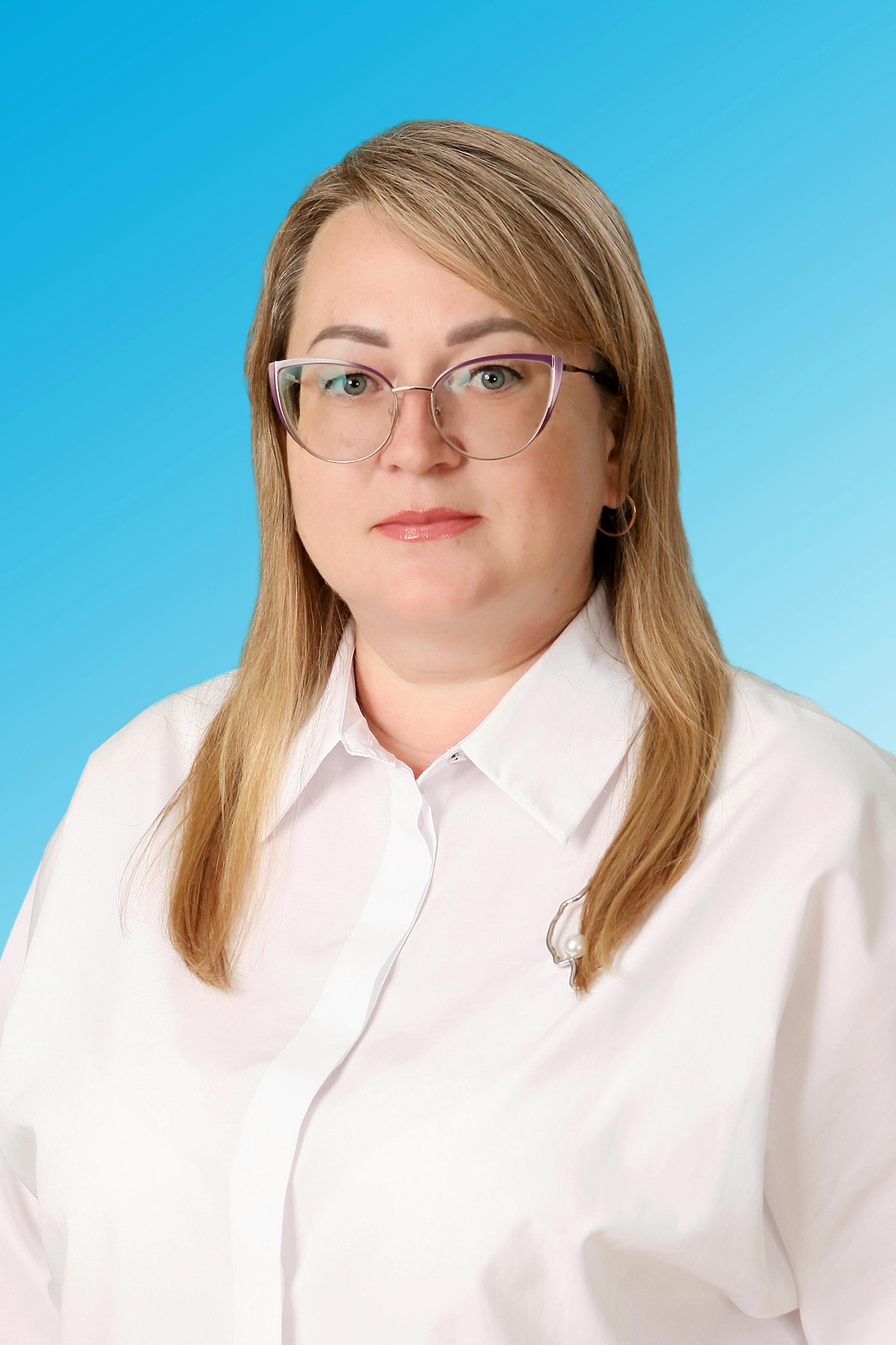 Музыкальный руководитель Левченко Ирэна Юрьевна.